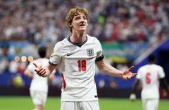 Anthony Gordon slaví gól v semifinále MS 2026 Argentina - Anglie