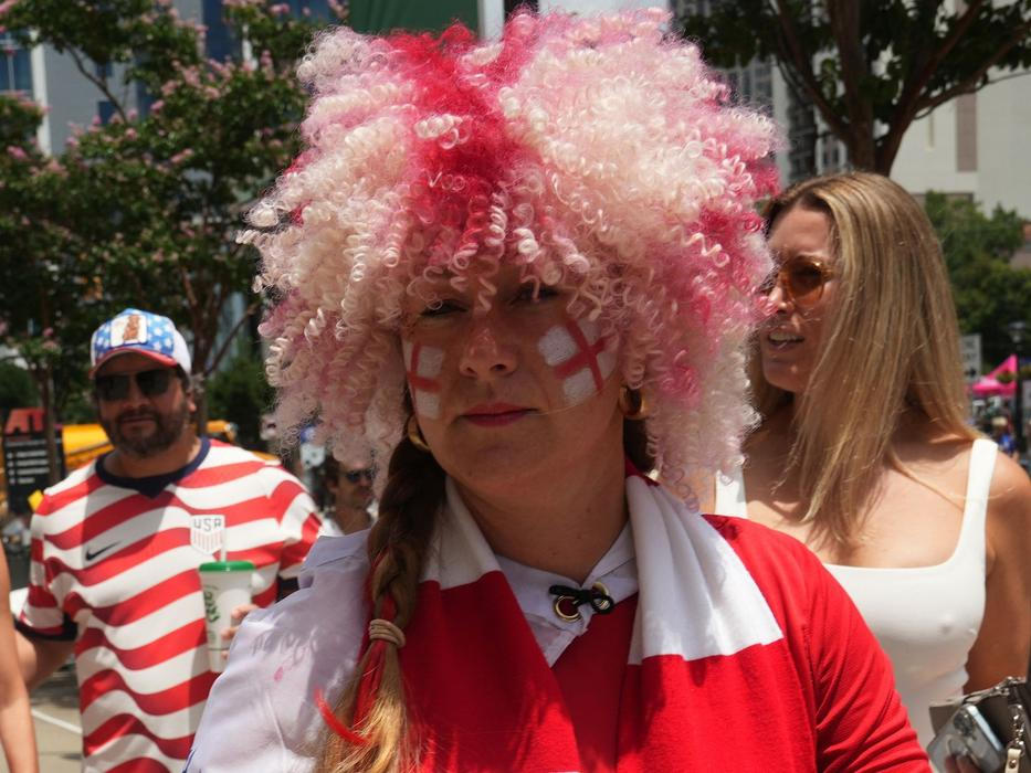 Anglická fanynka před semifinále MS 2026 Argentina - Anglie