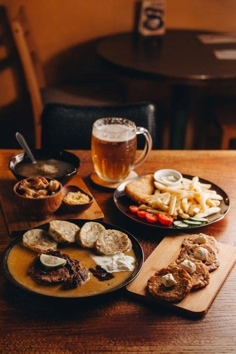 Divadlo je jediná restaurace na celém Tchaj-wanu, která servíruje tradiční českou kuchyni. A její majitel Karel Picha se k ní dostal úplnou náhodou. 
