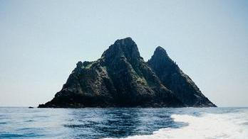 Skellig Michael dnes zná celý svět i díky filmu Star Wars: Síla se probouzí, v němž se stal útočištěm Luka Skywalkera.