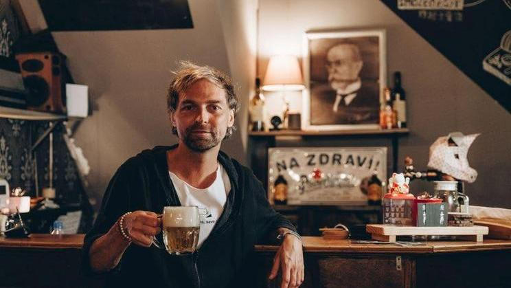 Divadlo je totiž jediná restaurace na celém Tchaj-wanu, která servíruje tradiční českou kuchyni. A její majitel Karel Picha se k ní dostal úplnou náhodou. 
