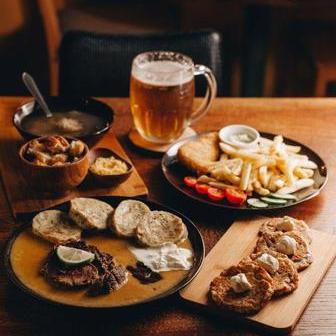 Divadlo je jediná restaurace na celém Tchaj-wanu, která servíruje tradiční českou kuchyni. A její majitel Karel Picha se k ní dostal úplnou náhodou. 
