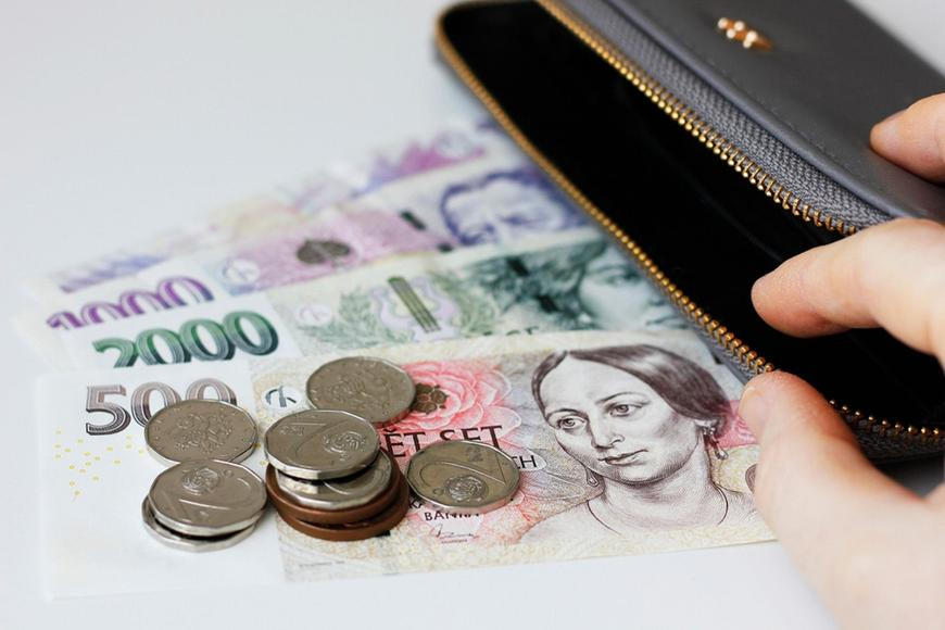 Lidé nakoupili státní dluhopisy za za více než 70 mili