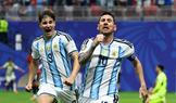 Lionel Messi slaví gól v osmifinále proti Egyptu.
