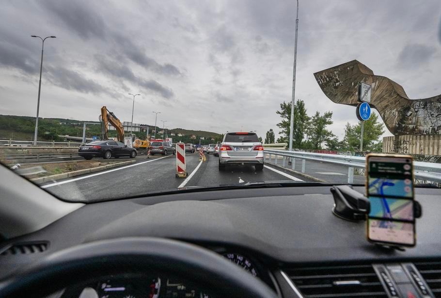 Barrandovský most, rekonstrukce, oprava, auta, automobily, provoz, plastika Rovnováha