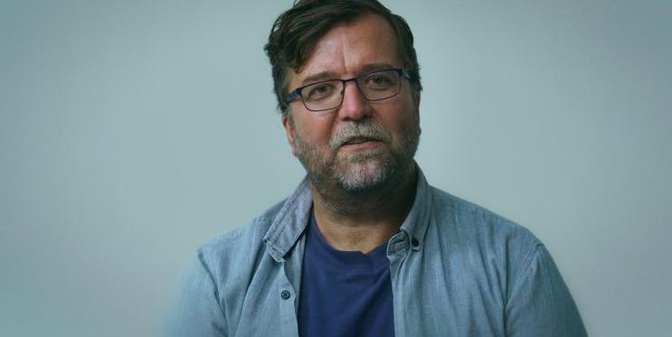 Režisér David Laňka otevřeně popsal roky ponižování, psychického nátlaku a strachu, které prožíval ve vztazích, aby ukázal, že obětí domácího násilí se může stát i muž.