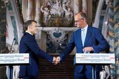 Francouzský prezident Emmanuel Macron a německý kancléř Friedrich Merz.