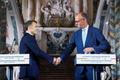 Francouzský prezident Emmanuel Macron a německý kancléř Friedrich Merz.