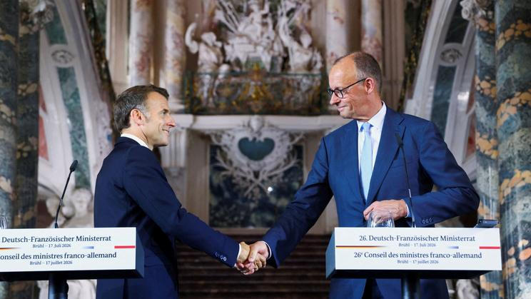 Francouzský prezident Emmanuel Macron a německý kancléř Friedrich Merz.