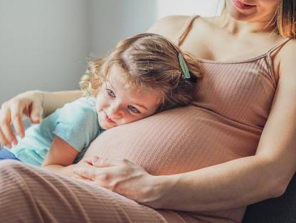 Nevinné hlídání sousedčiny pětileté dcery odhalilo tajemství, které mohlo rozvrátit manželství a skončit tragédií.