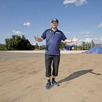Se 76 metry bude berounské hřiště vyhovovat i pravidlům pro baseball.