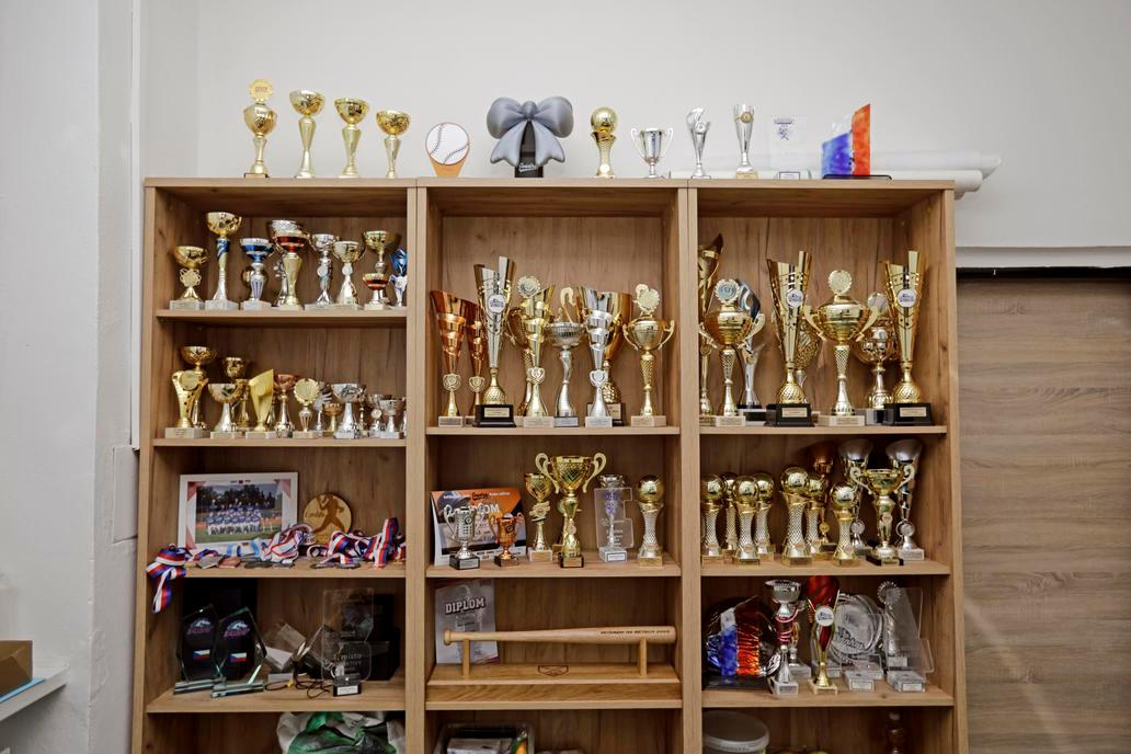 Sbírka trofejí Piranhas Beroun, červenec 2026.