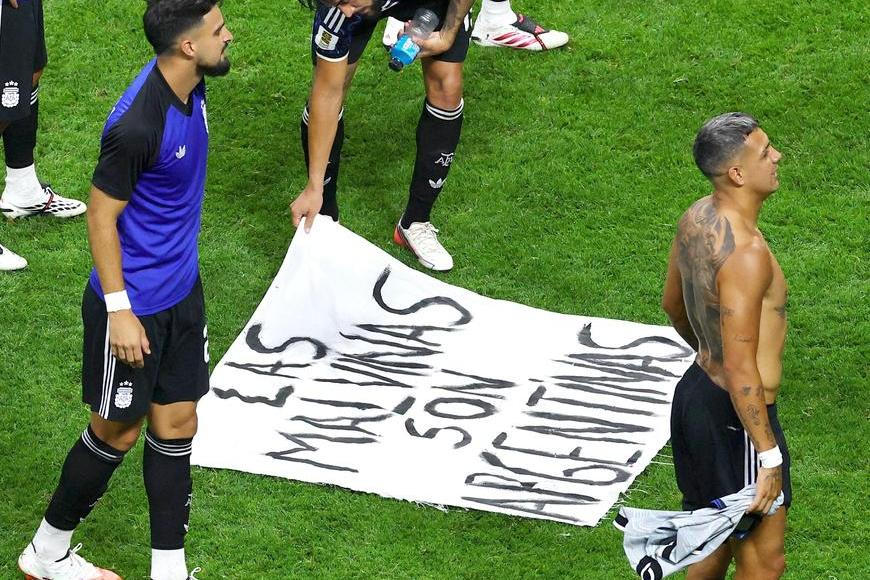 Fotbal oživil vzpomínky na zapomenutou válku. Londýn se zlobí, Bílý dům se Argentinců zastal