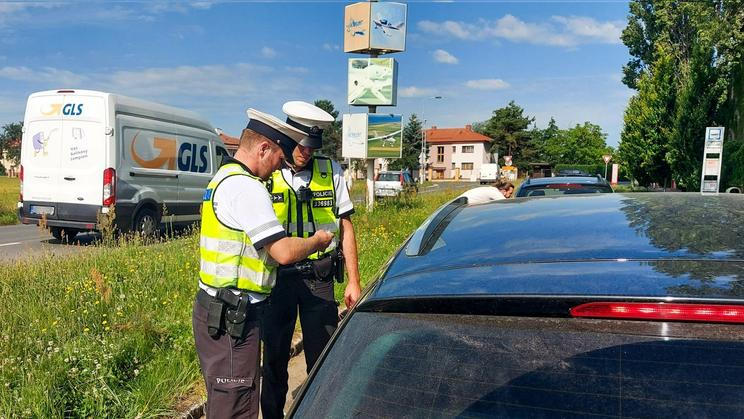 Ilustrační snímek, Dopravní policie, silniční kontrola, silniční kontroly, PČR, Policie České republiky, auto
