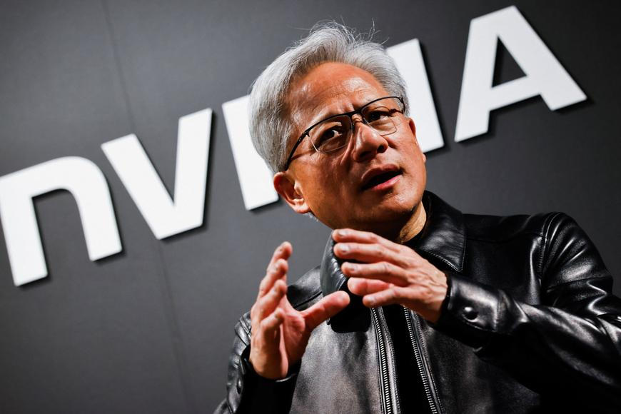 Tuhle nosil Huang. Dražba bundy šéfa firmy Nvidia překonala odhady a vynesla obrovské peníze