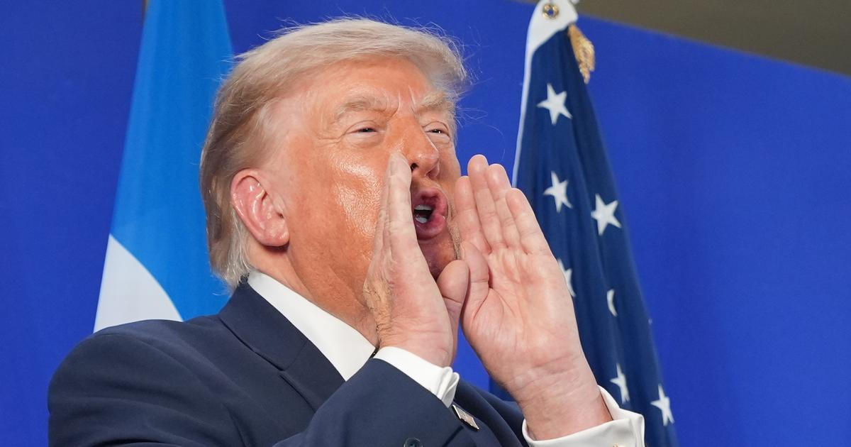 Za 100 tisíc dolarů rychlejší přístup k Trumpovým zprávám, zvažuje firma. Nehorázné, reagují demokraté
