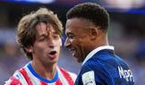 Matías Galarza a Kylian Mbappé v osmifinále MS 2026 Francie - Paraguay