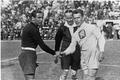 . English: Goalkeepers and capitains Gianpiero Combi (for Italy) and František Pláni?ka (from Czechoslovakia) share hands before the 1934 FIFA World Cup final in Rome Italiano: I portieri e capitani Gianpiero Combi (Italia) e František Pláni?ka (Cecoslova