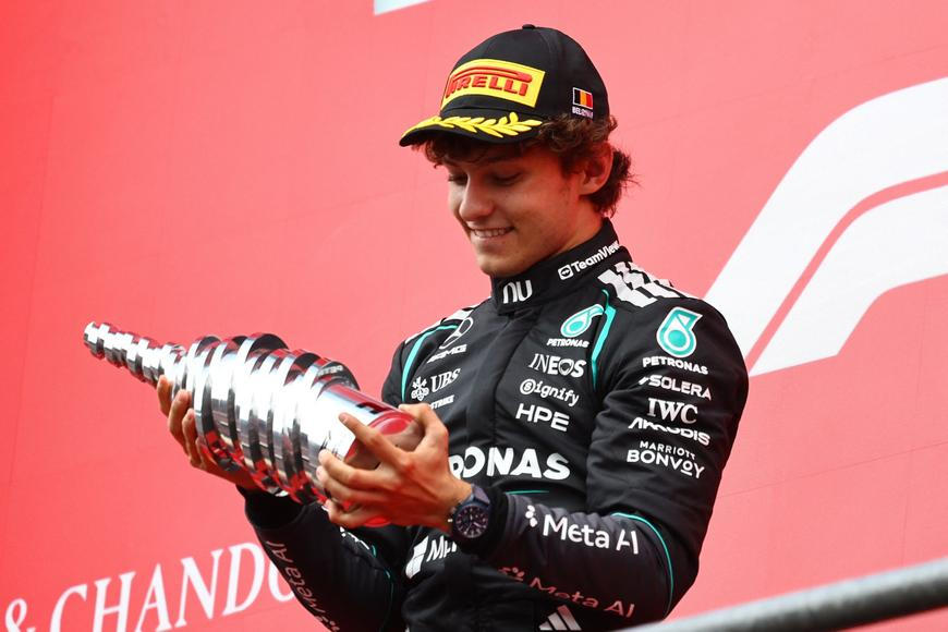 Hamilton srazil mechanika. Z vítězství se v Belgii radoval lídr Antonelli