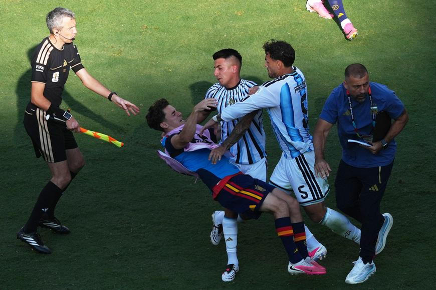 Argentina pobouřila „odporným chováním“. Ztrapnila se, vyhrál fotbal, zní k finále