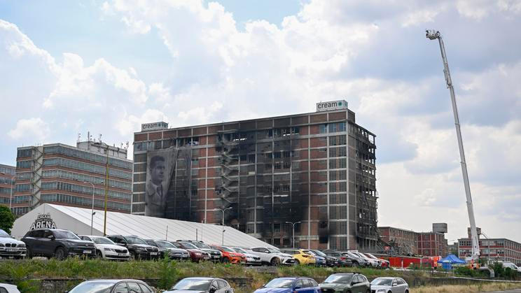 požářiště, výšková budova č.34, Baťův areál, hasiči, vysokozdvižná plošina