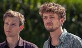 Tomas Sean Pšenička ve filmu Bobule a bobulky hraje Honzova syna Adama, zatímco Prokop Zach ztvárňuje Jirkova syna Kubu. 
