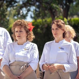 Eva Leinweberová a Klára Issová v komedii Bobule a bobulky.