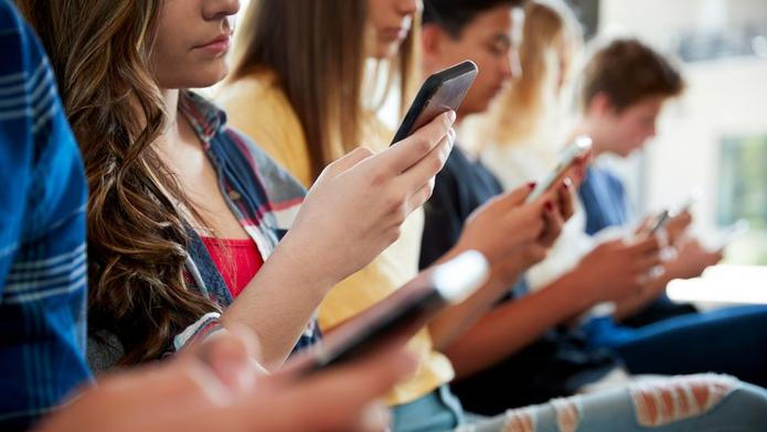 Mobily, škola, žáci, studenti, třída