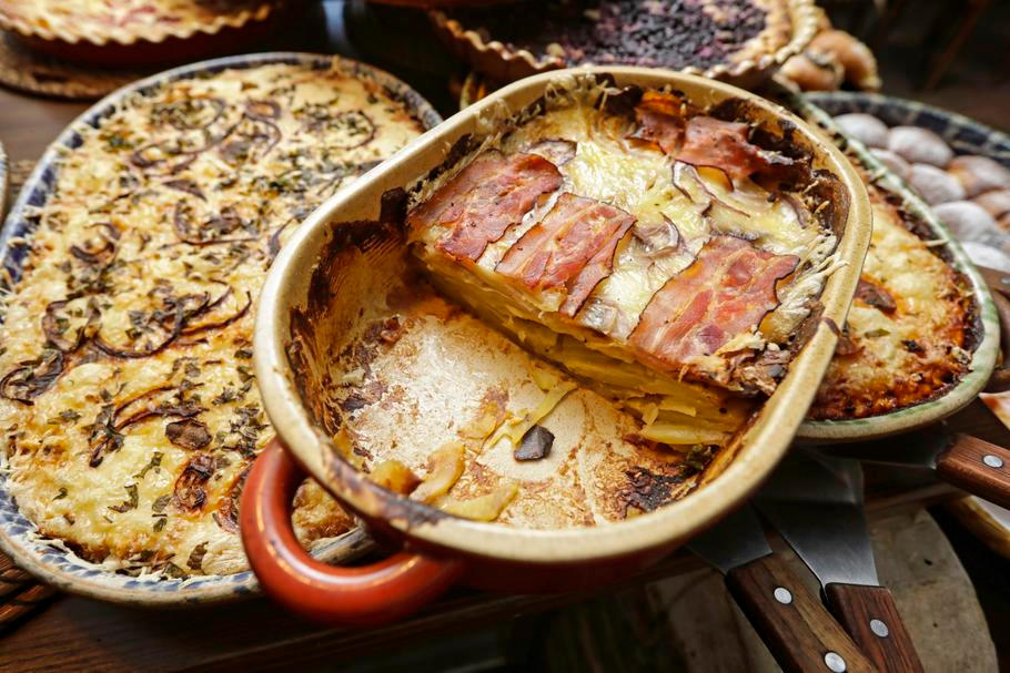 Slanina, brambory, houby... U Lasíků se užije všechno.