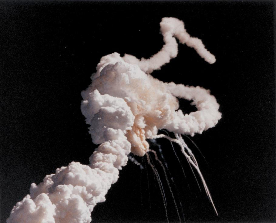 Raketoplán Challenger explodoval krátce po startu.