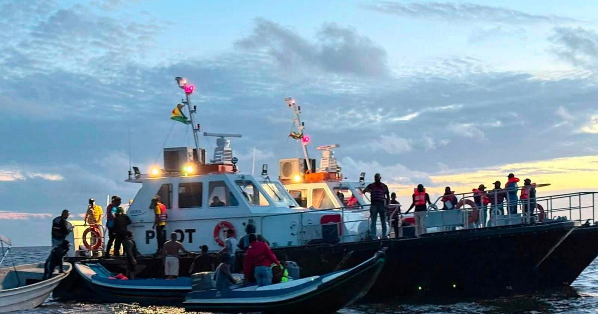Potopený trajekt u Guyany si vyžádal nejméně 27 obětí, pátrací akce stále pokračují