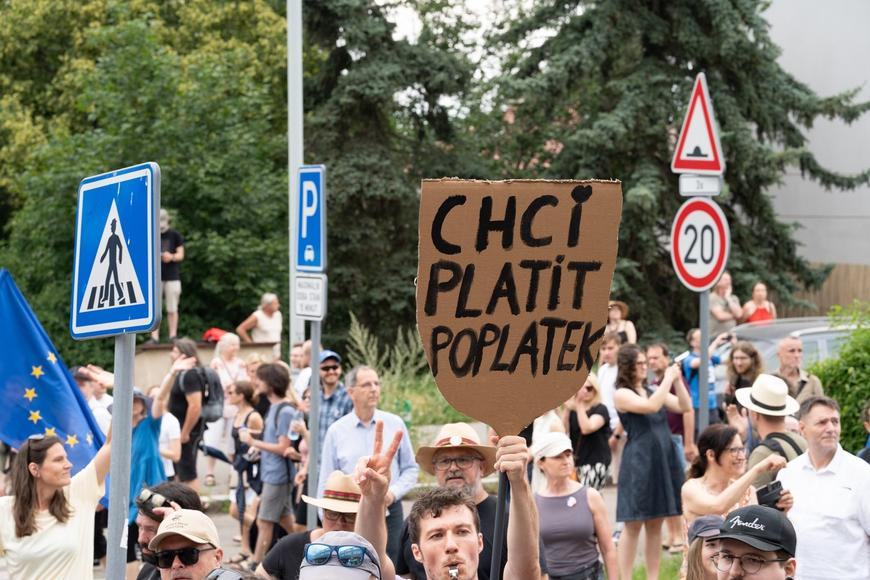 Je to varování nebo pochvala? Zpráva Evropské komise rozdělila české europoslance