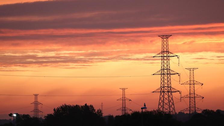 Energetika dráty vysokého napětí elektřina rozvodová síť