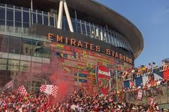 Fanoušci Arsenalu před londýnským Emirates Stadium
