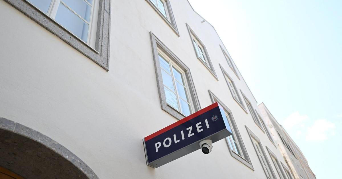Rakousko utratilo 20 milionů eur, aby vymazalo Hitlera. Z jeho rodného domu je policejní stanice