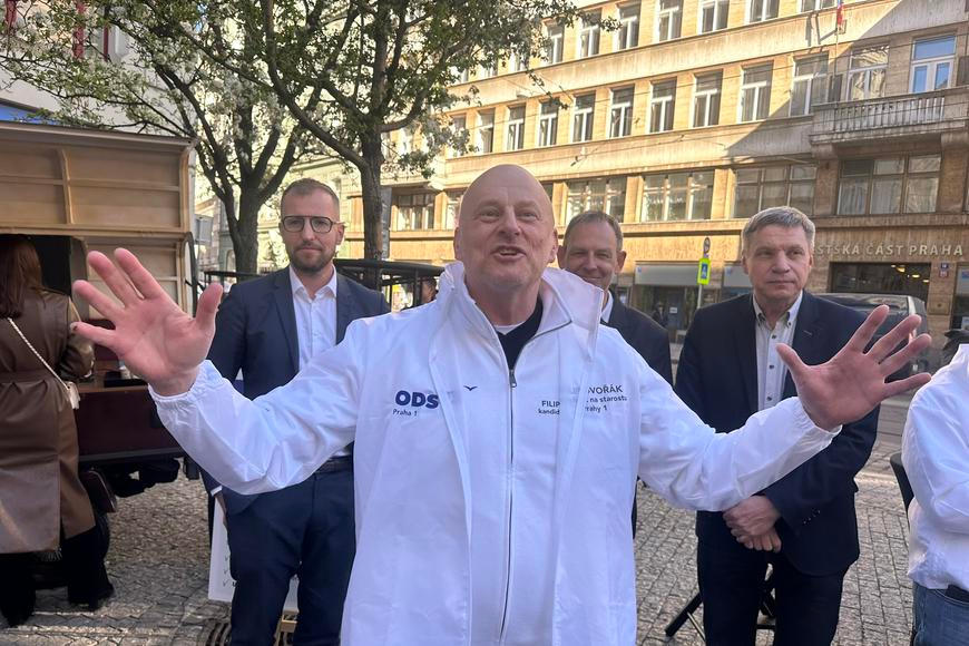 Konec po třech dekádách. ODS se chystá odstřihnout od kontroverzního politika