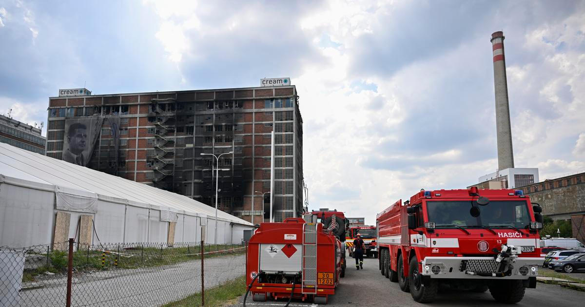 Hasiči téměř po dvou týdnech vyhlásili likvidaci požáru výškové budovy ve Zlíně