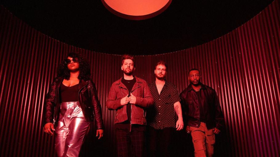 Welshly Arms je americká blues rocková skupina z Clevelandu.