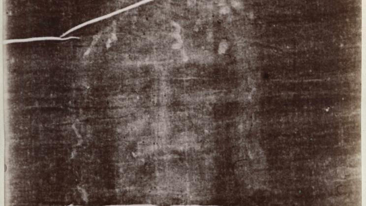 Za stovky let s relikvií přišly do kontaktu tisíce lidí. Na látce proto zůstaly genetické stopy nejen těch, kteří ji uchovávali nebo zkoumali, ale i okolního prostředí.