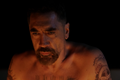Javier Bardem jako za vraždu odsouzený a po 17 letech osvobozený Max Cady v minisérii Mys hrůzy (2026). Jeho hrdina představuje uhrančivou směsicí žoviálnosti a náhlých výbuchů potlačované agresivity. 
