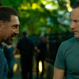 Javier Bardem jako Max Cady a Patrick Wilson coby Tom v minisérii Mys hrůzy (2026).