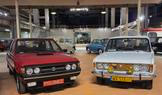 Nechybí samozřejmě dva asi nejznámější varšavské automobily: Polonez a jeho předchůdce Polski Fiat 125p.