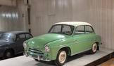 Po Warszawě přišla řada i na lidovější auto, v FSO začali v roce 1957 dělat maličké Syreny vlastní konstrukce. Jejich výroba běžela do roku 1983, od roku 1972 se však přesunula výhradně do Bílsko-Bělé.