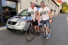 Tomáš Funk a Michal Beckert, koloběžková výprava z Jizerských hor přes Alpy k Lago di Garda