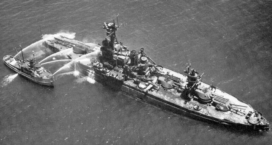 Snaha o dekontaminaci  USS New York se míjela účinkem, bitevní loď spolu s dalšími skončila na dně.