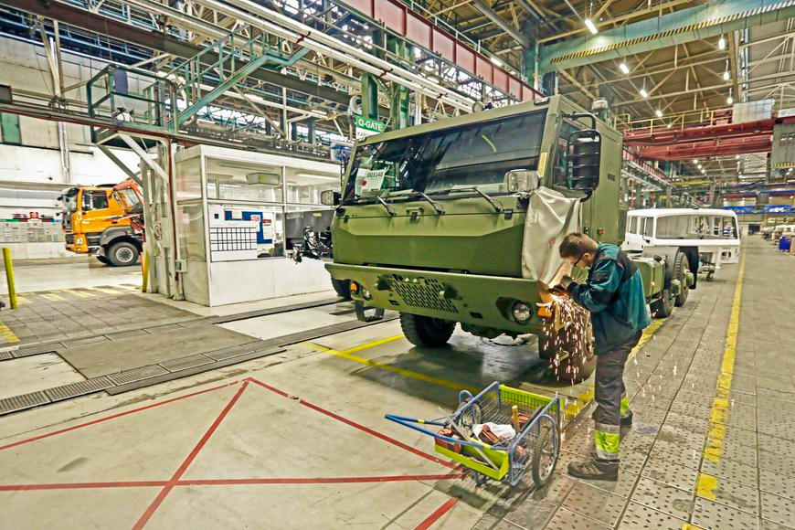 Čína zařadila 14 firem z EU na sankční seznam, je mezi nimi i Tatra Trucks