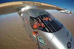 Piloti Solar Impulse 2 se fotí pomocí selfie tyče
