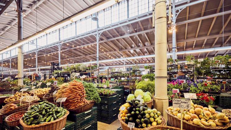 Hala 22 je dnes označována za největší zeleninový a farmářský trh v Praze. Otevřeno má šest dní v týdnu a nabídka se průběžně mění podle sezóny.