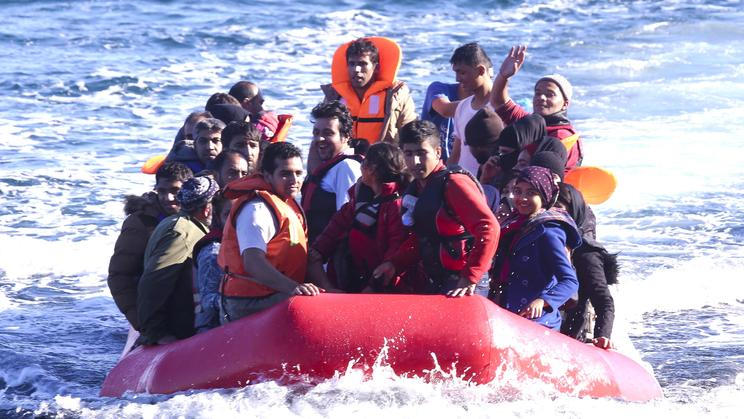 Lesbos,Island,,Greece,,November,13,,2015:,Grroups,Of,Refugees,And