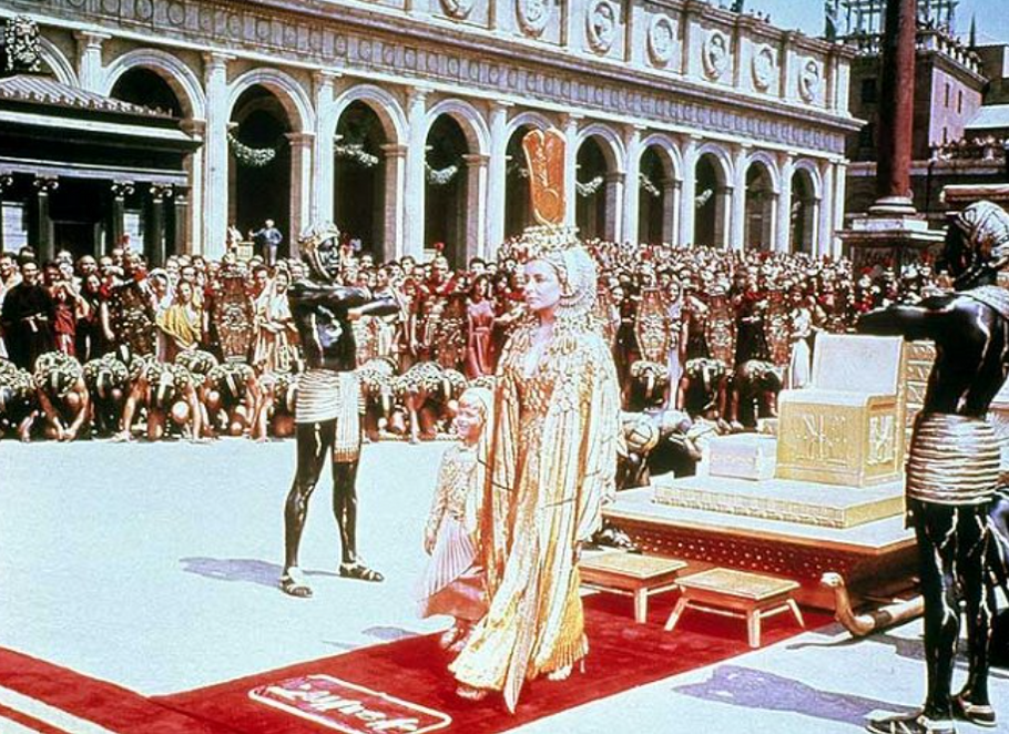 Velkolepý snímek Kleopatra (1963) s Elizabeth Taylorovou v hlavní roli demonstroval nové obrazové možnosti filmu.